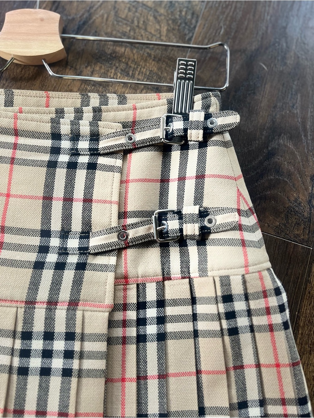 Burberry Beige Plaid Pleated Mini Skirt with Side Buckles - Picture 3 of 9